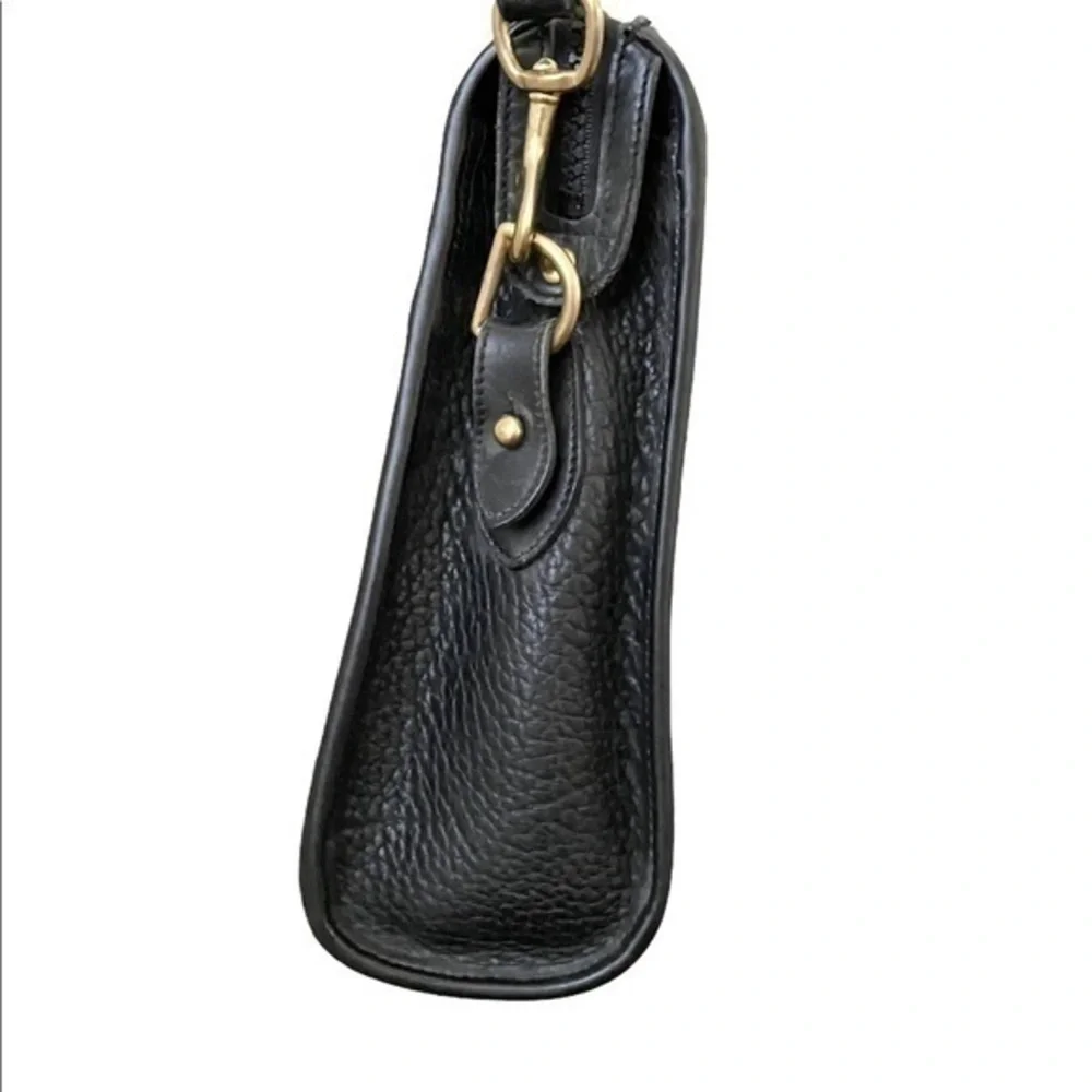 Dooney & Bourke Vintage 1980s Black Pebbled Leather‎ Shoulder Bag